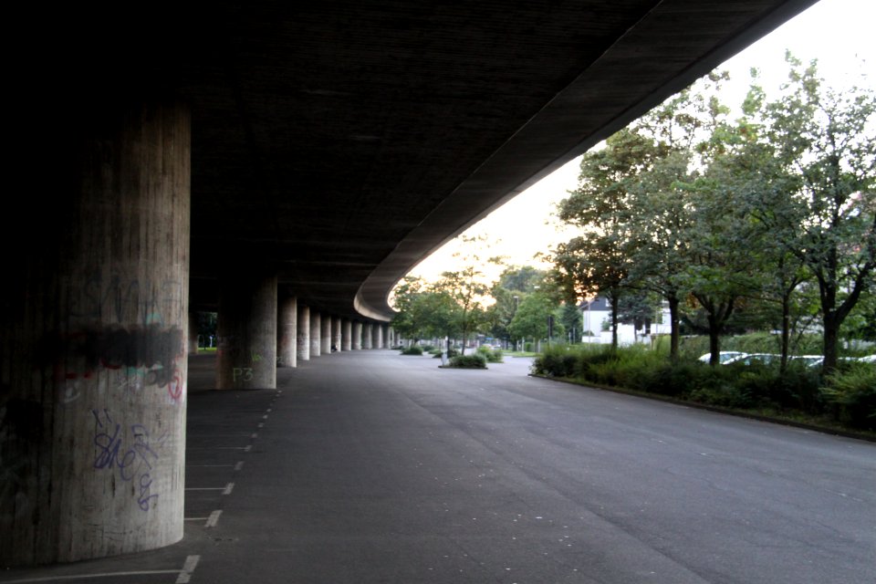 Leverkusen, Marienburger Straße, unter der A1 (2)