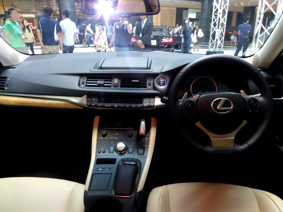Lexus CT200h (ZWA10) interior