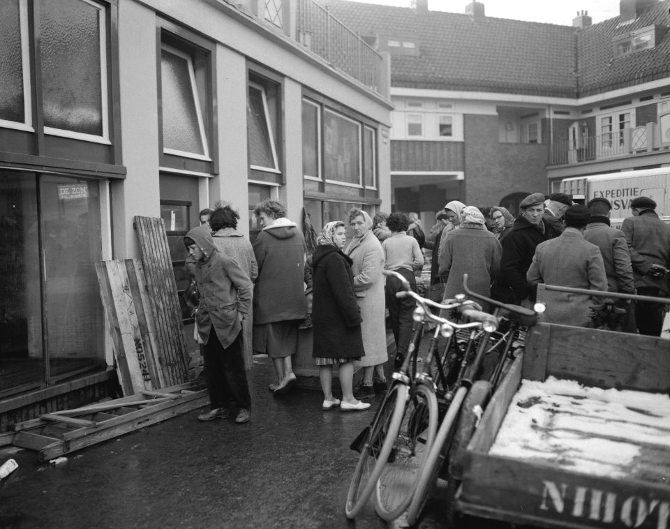 Leven in Tuindorp Oostzaan komt weer op gang, Bestanddeelnr 910-9924