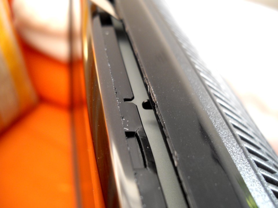 LG M2762D disassembly - snap-ins on front bezel for top edge close-up