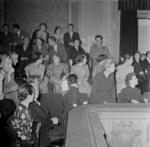 Lezing Hillary, Amsterdam. koningin Juliana en prinses ... aanwezig, Bestanddeelnr 906-1050