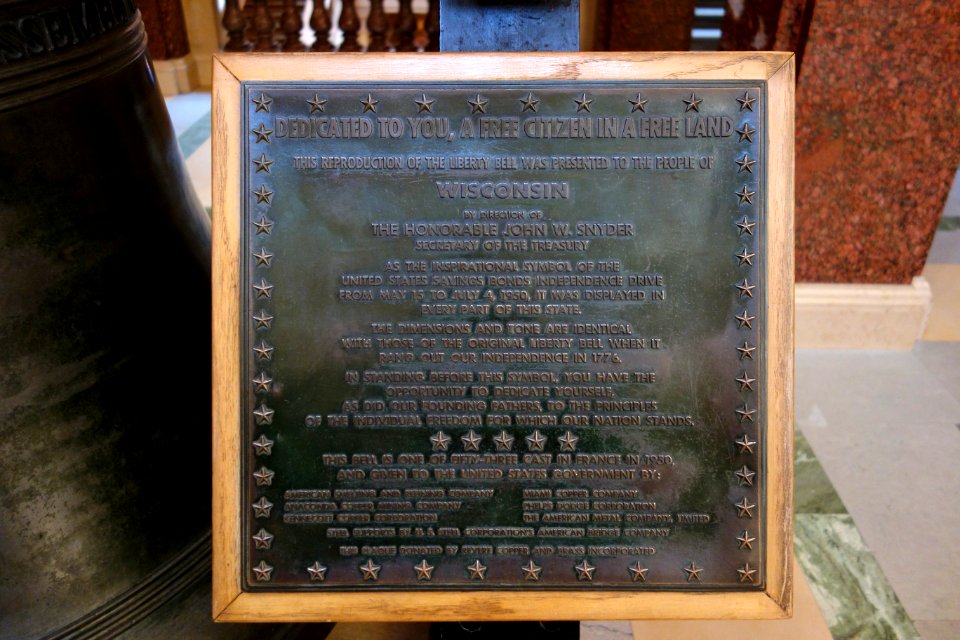 Liberty Bell replica plaque - Wisconsin State Capitol - DSC03133