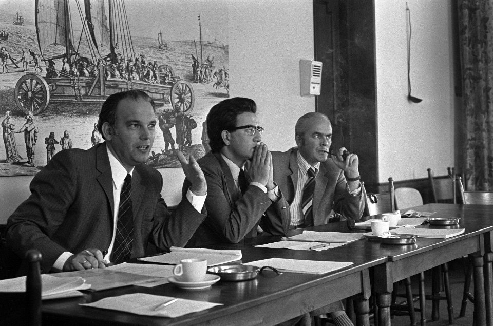Liberaal Democratische Partij presenteert basisprogramma, vlnr prof mr J…, Bestanddeelnr 926-6737