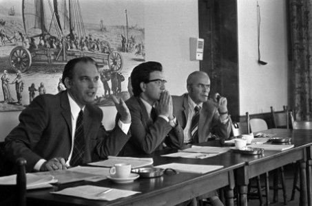 Liberaal Democratische Partij presenteert basisprogramma, vlnr prof mr J…, Bestanddeelnr 926-6737