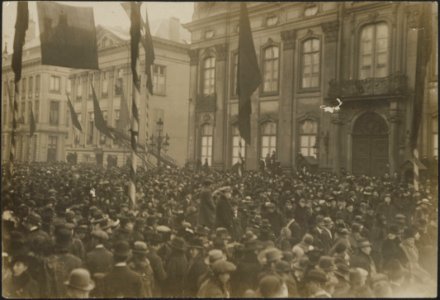 Liberation de la Belgique. Lanimation sur la Place de Meir à Anvers devant le …, Bestanddeelnr 158-2364
