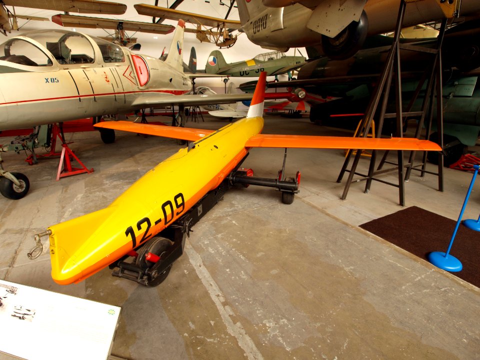 Letov KT-04 towed target pic3