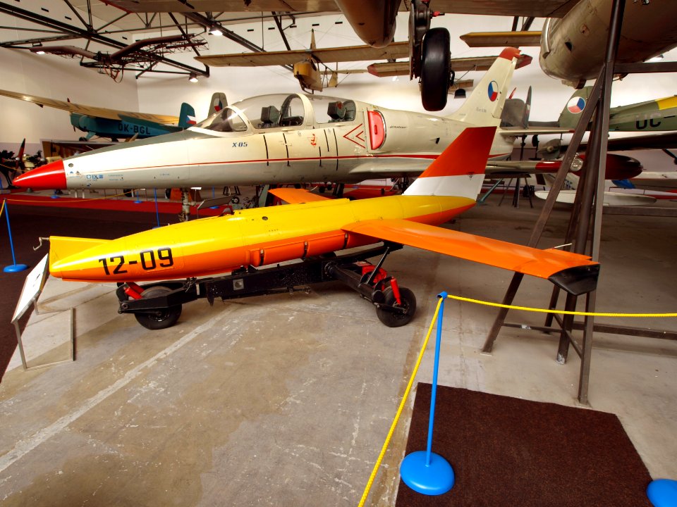Letov KT-04 towed target pic1