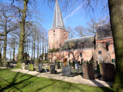 Leur (Wijchen) van Balverenlaan 4 begraafplaats Gem.Mon. met kerkje RM