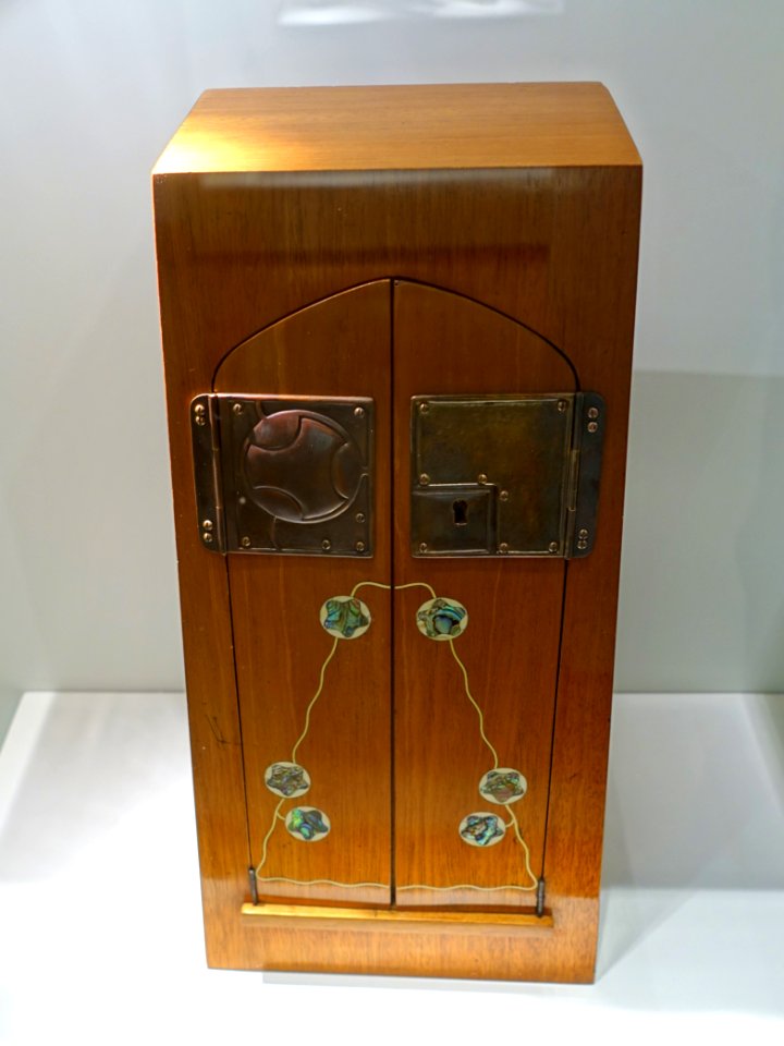 Letter box for Villa Friedmann near Vienna, J. C. Boysen, Darmstadt, 1898-1899, maple, copper, glass - Museum Künstlerkolonie Darmstadt - Mathildenhöhe - Darmstadt, Germany - DSC06316
