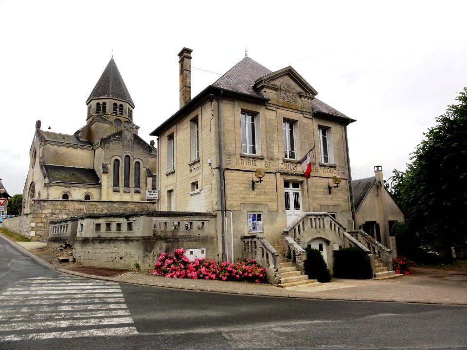 Leuilly-sous-Coucy (Aisne) mairie et église