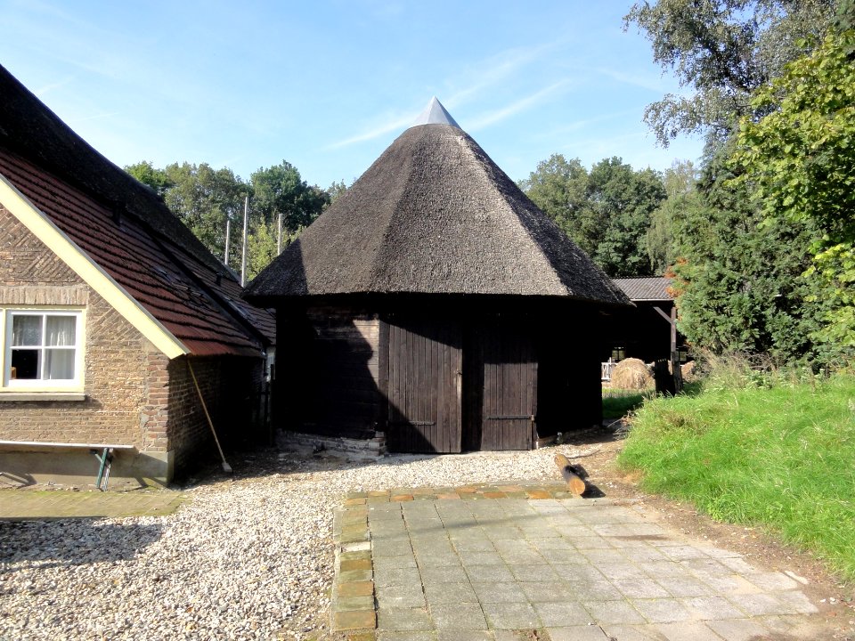 Leur (Wijchen) Rijksmonument 523591 Karnschuur Van Balverenlaan 6