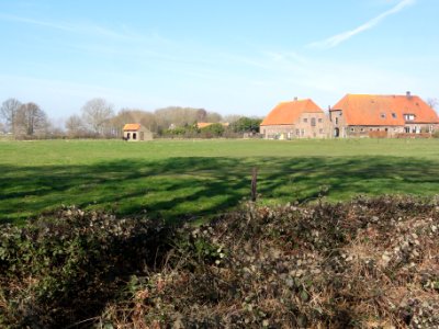 Leur (Wijchen) Leurseweg 8, boerderij met kippenhok en weiland Gem.Mon