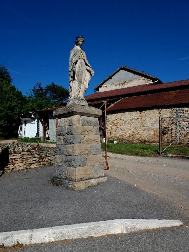 Leyrieu - Rue de la Madone - Madone 02