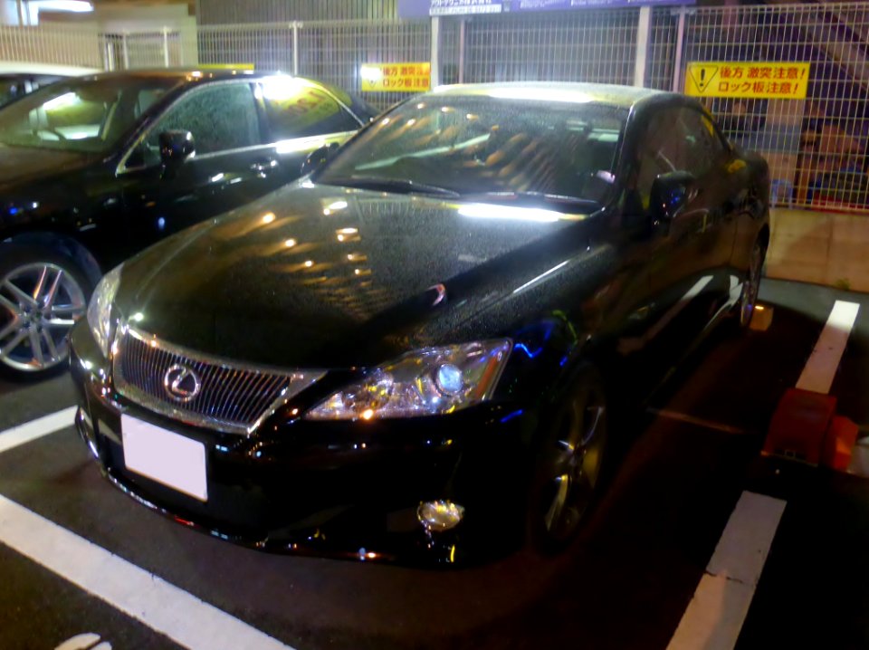 Lexus IS250C (GSE20) at night front
