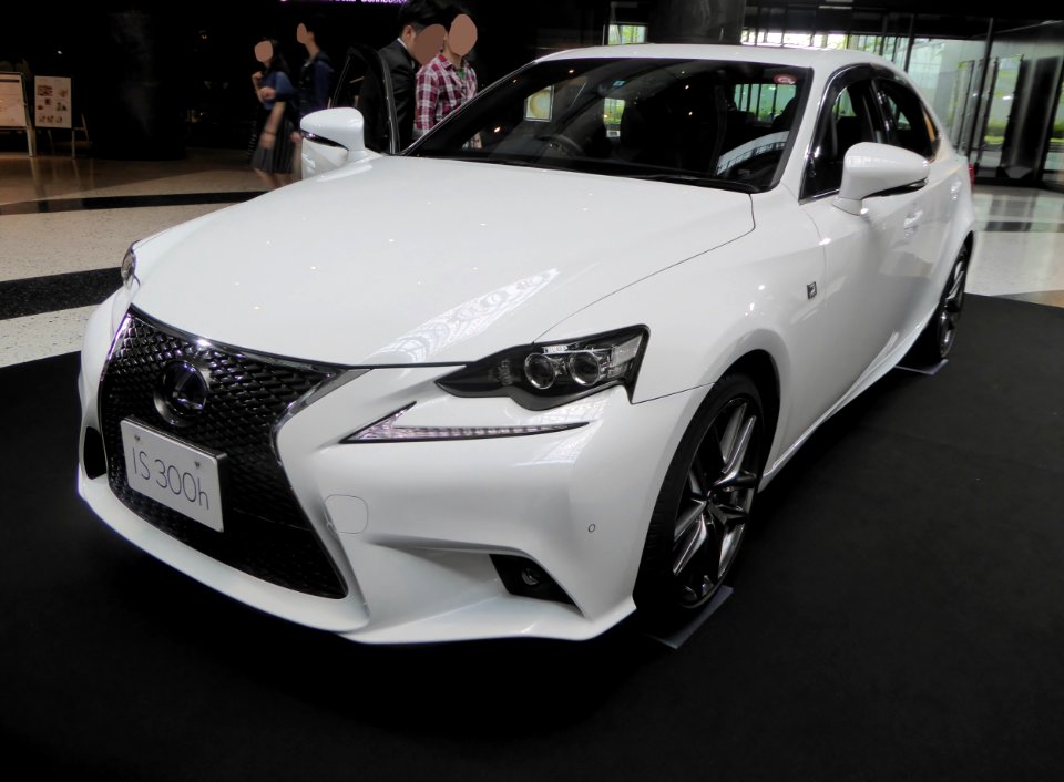 Lexus IS300h F SPORT (AVE30) front