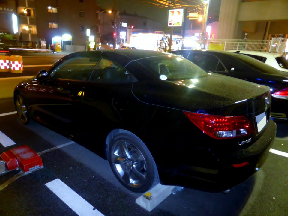 Lexus IS250C (GSE20) at night rear