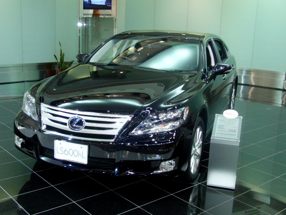 Lexus LS600hL 1