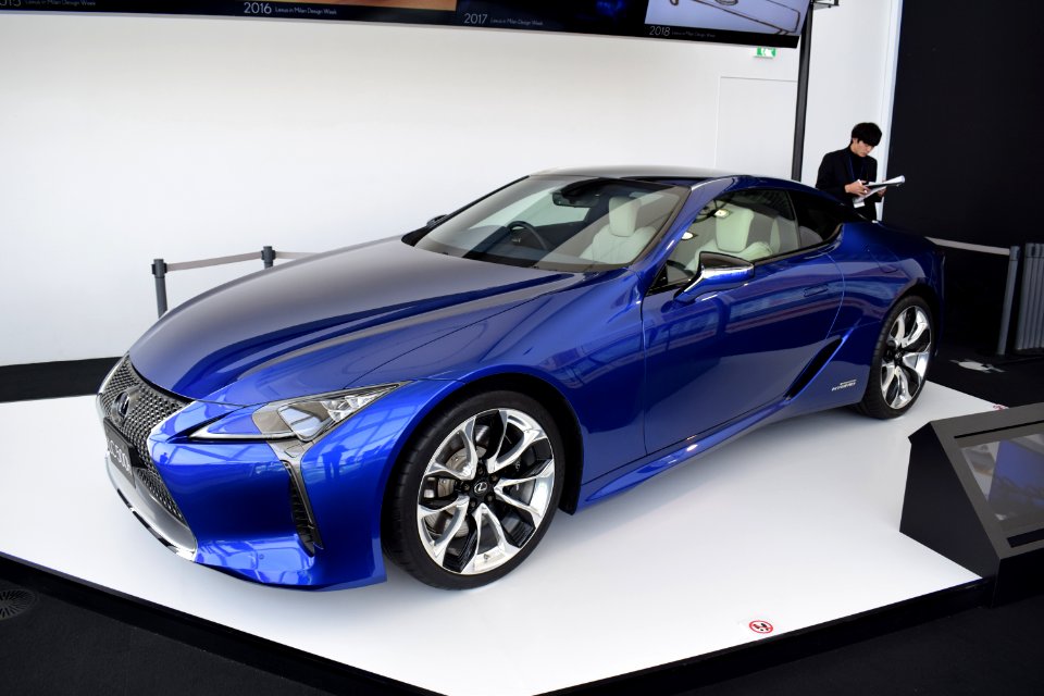 Lexus LC 500h at Media Ambition Tokyo, in Tokyo City View (side)