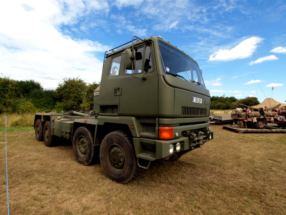 Leyland DAF DROPS Heavy Utility Truck (Demountable Rack Offload and Pickup System) pic1