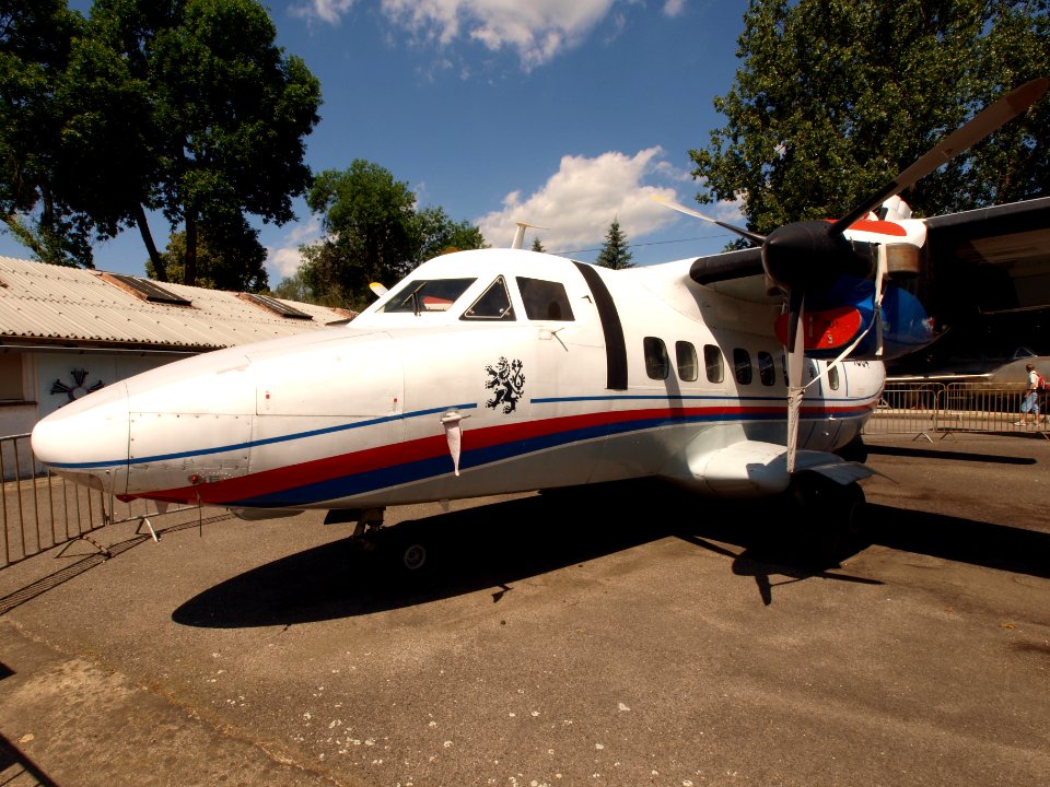 Let L-410 Turbolet pic2