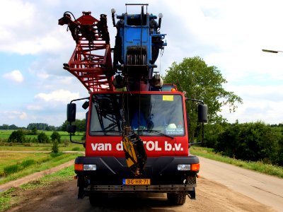 Liebherr UTM 625 p3
