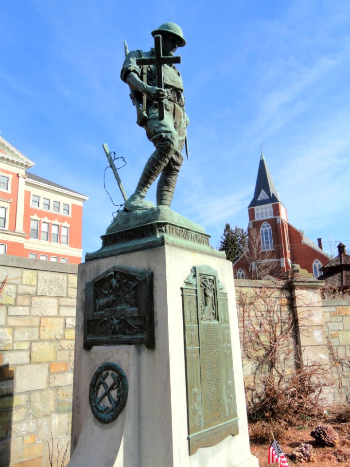 Lest We Forget - World War I Memorial - Marlborough, MA - DSC04388