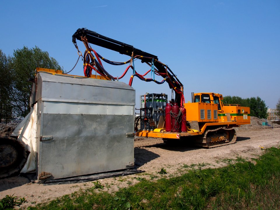 Liebherr SR714 welding tractor at Hoofddorp welding gaspipes, pic6