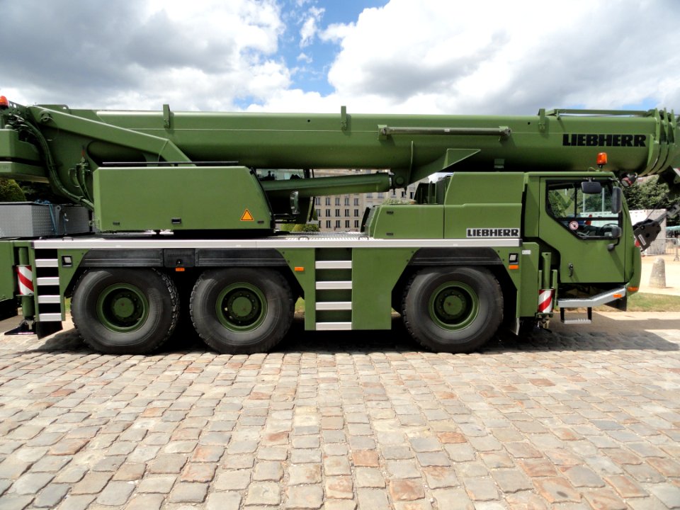 Liebherr telescopic crane photo-2