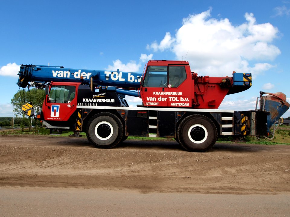 Liebherr UTM 625 p2