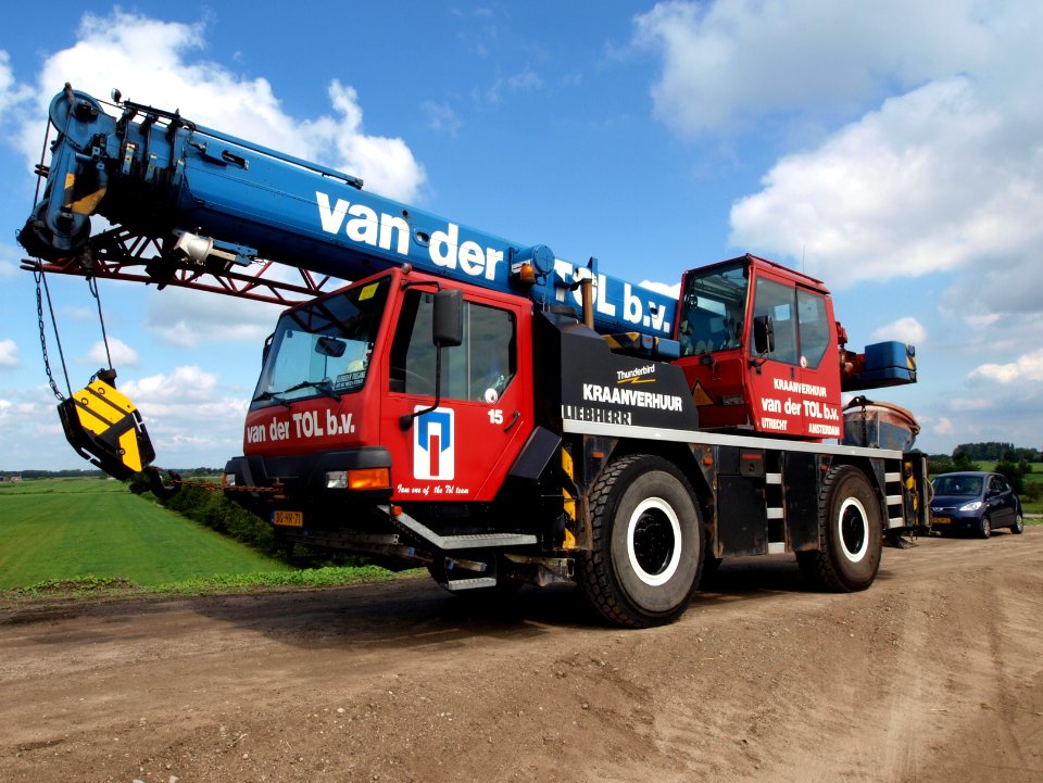 Liebherr UTM 625 p1