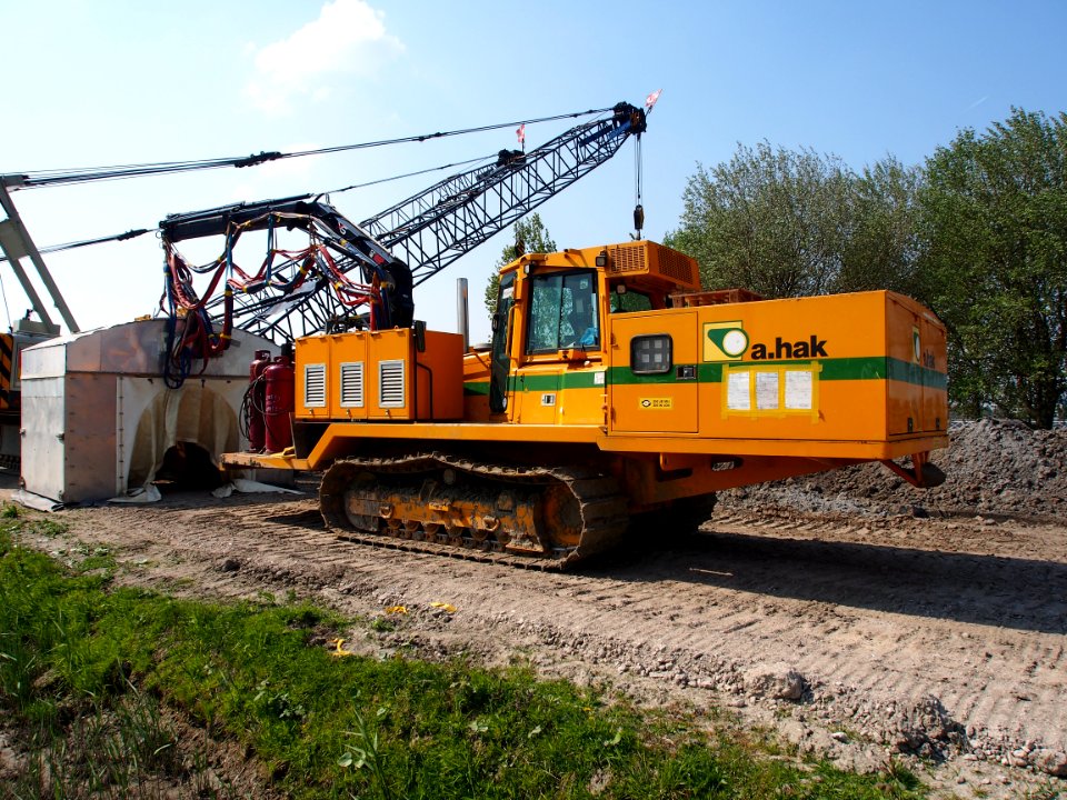 Liebherr SR714 welding tractor at Hoofddorp welding gaspipes, pic2
