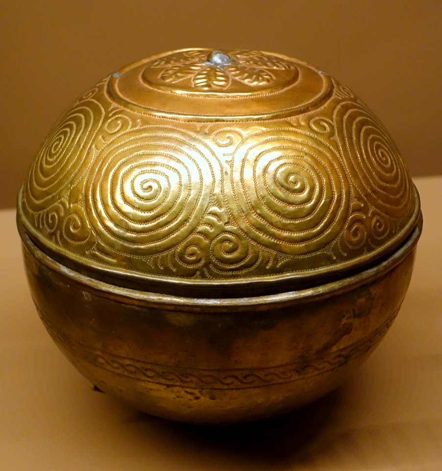 Lidded vessel, Nupe people, Northern Nigeria, early 1900s, brass - National Museum of Natural History, United States - DSC00473