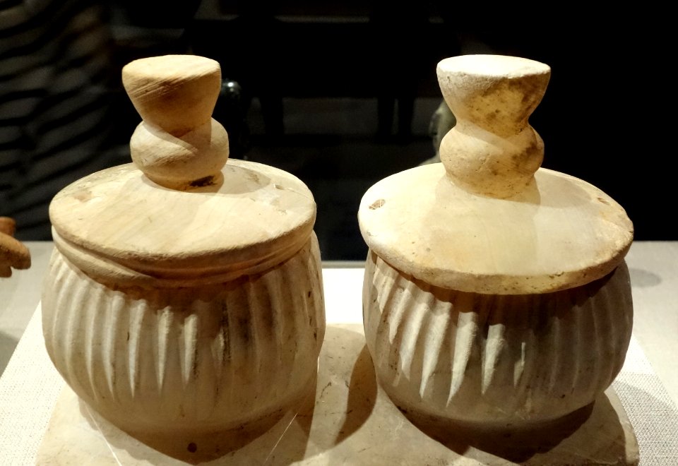Lidded containers on a stand, Mexico, Teotihuacan, c. 200-750 AD, travertine - De Young Museum - DSC00543