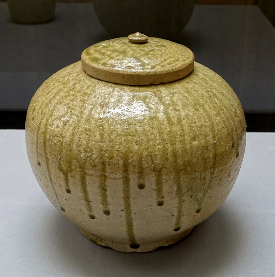 Lidded jar, Sanage ware, Japan, Heian period, 900s AD, ash glaze - Tokyo National Museum - Tokyo, Japan - DSC08935