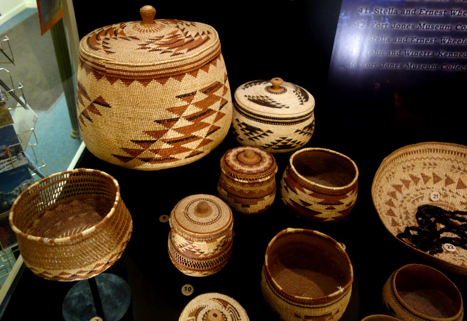 Lidded trinket and trade baskets, Hupa Karuk Yurok - Mount Shasta Sisson Museum - DSC02808