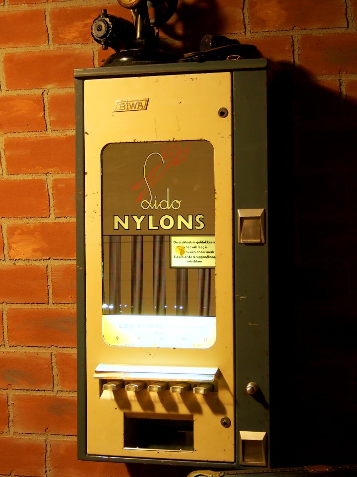 Lido Nylons vending machine BIWA