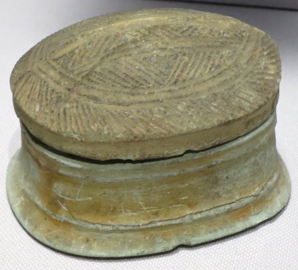 Lidded vessel, Kofun period, 4th-5th century, jasper