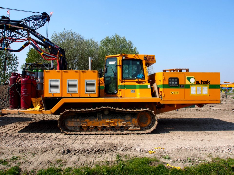 Liebherr SR714 welding tractor at Hoofddorp welding gaspipes, pic4