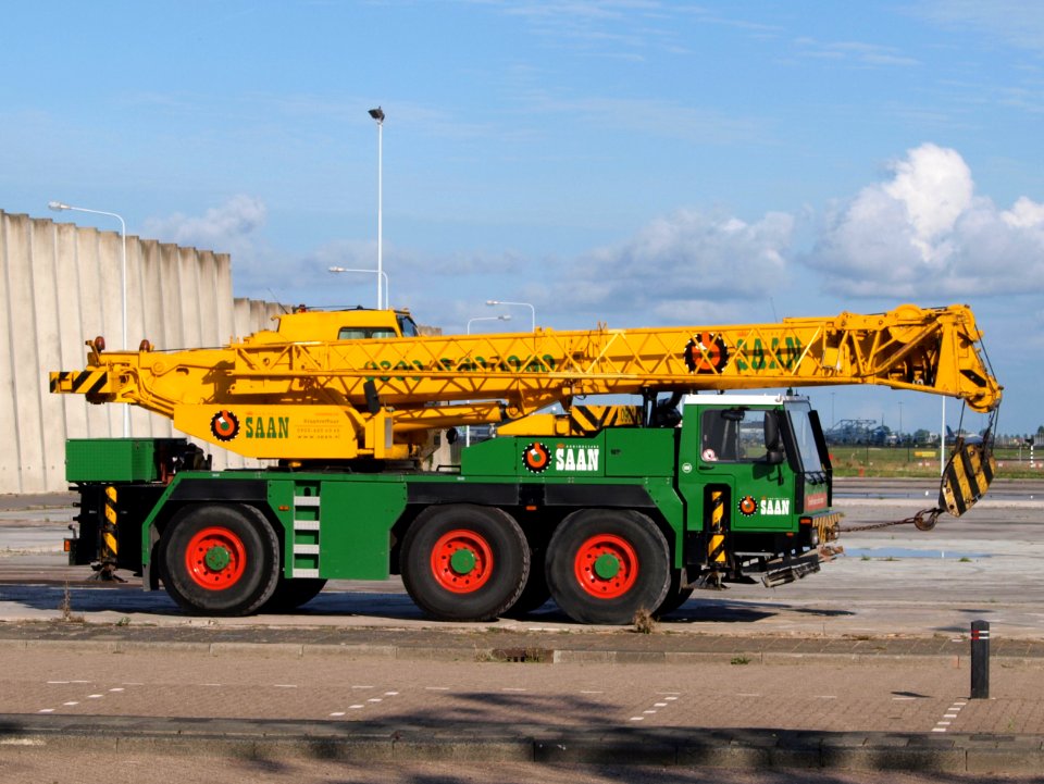 Liebherr LTM1040 Crane (owner Saan)