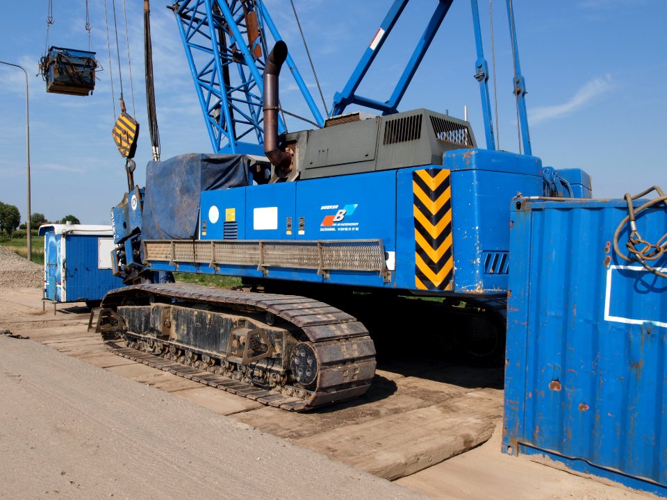 Liebherr 853 80tons owned by Busker hei&waterwerken p1