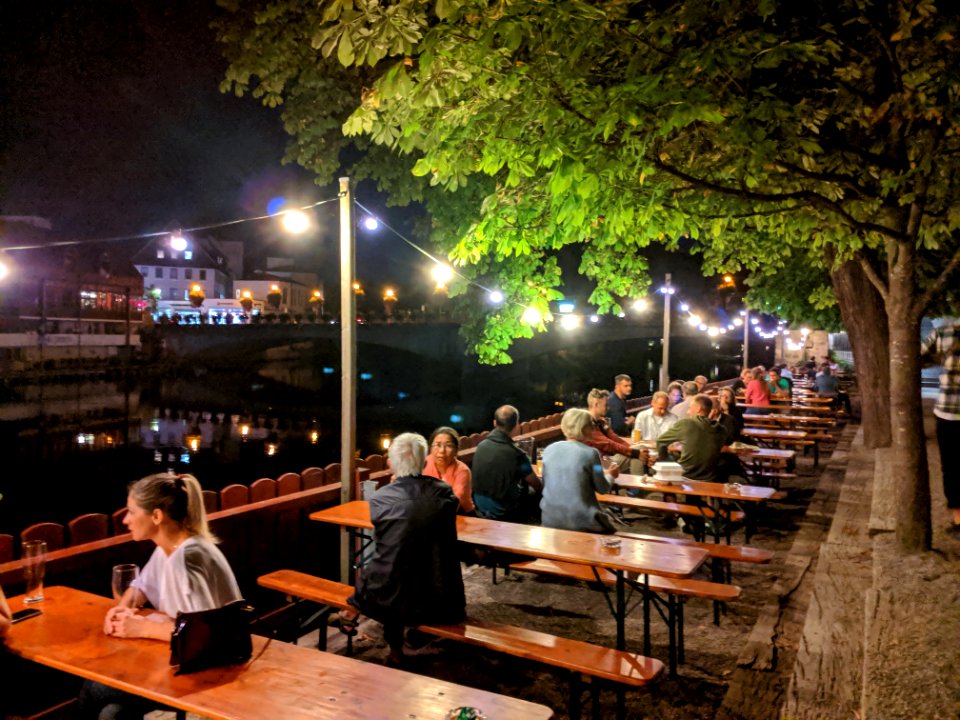 Lichterkette im Neckarmüller bei Nacht