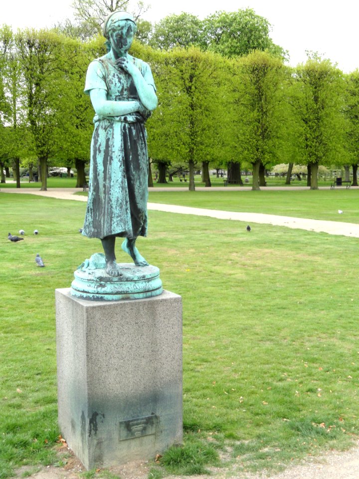 Liden Gunver by Theobald Stein - Copenhagen - DSC07881