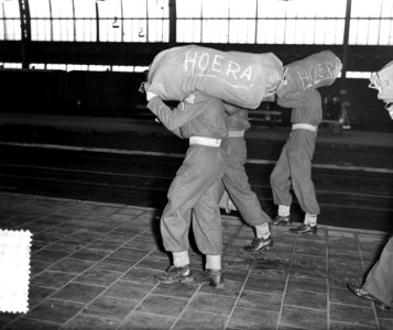 Lichting 19531 Zwaait af De Vreugde der Militairen, Bestanddeelnr 906-9595