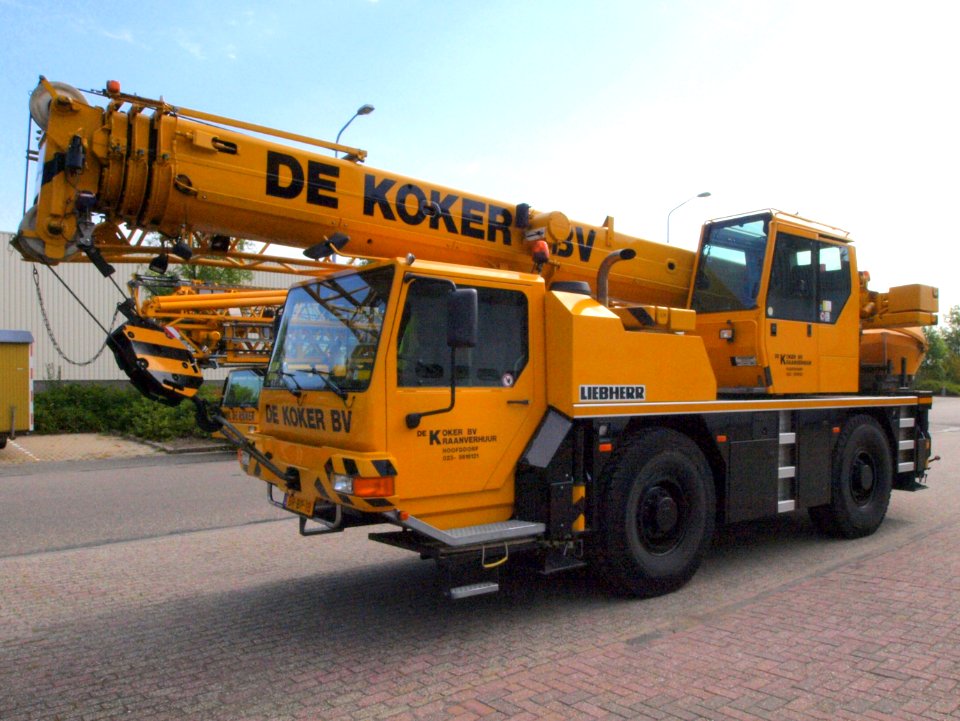 Liebherr LTM 1030-2.1 (owner De Koker bv) pic1