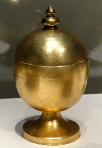 Lidded contained with birds and floral scrolls, probably Chang'an, Shaanxi province, China, early-mid Tang dynasty, late 7th-early 8th century AD, cast, hammered, and turned silver - Freer Gallery of Art - DSC05597