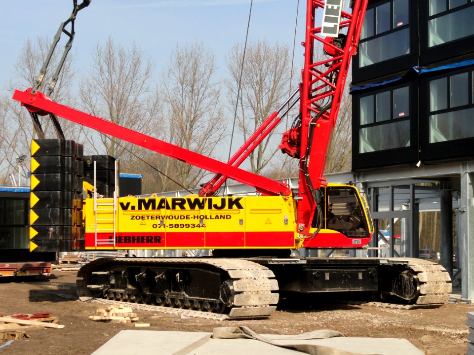 Liebherr crawler crane