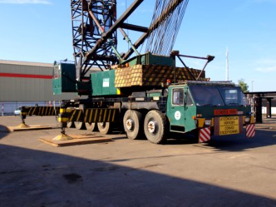 Liebherr LG1200 - 200 Tons - 63m + 56m p3