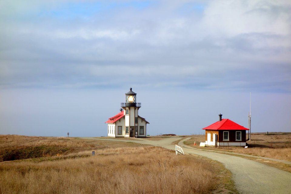 Light and radio hut - Point Cabrillo Light Station State Historic Park - DSC01866
