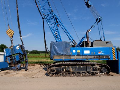 Liebherr 853 80tons owned by Busker hei&waterwerken p2