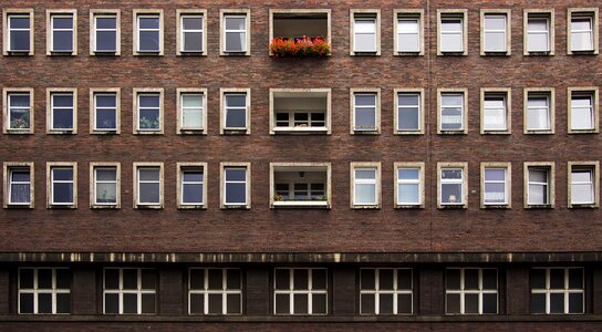 Facade wall windows